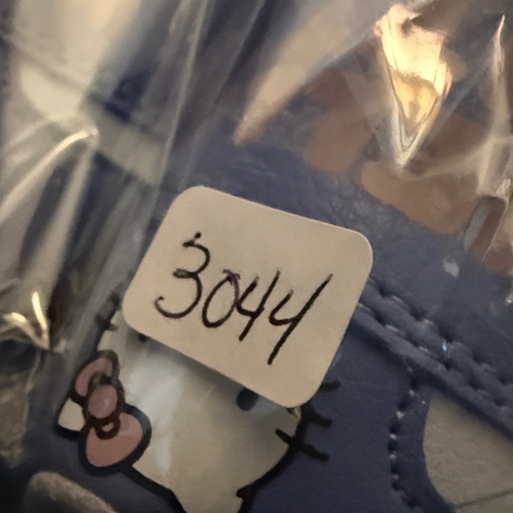 Hello Kitty White and Pink Women’s Size 10 Lace Up‎ Shoes New - Picture 10 of 10